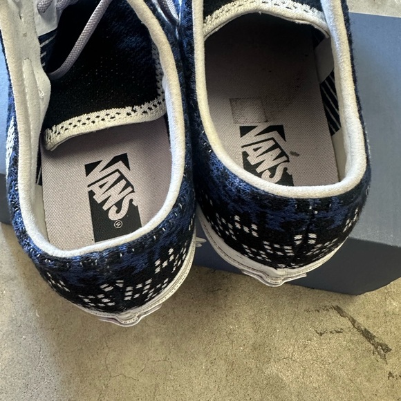 Vans - Picture 4 of 4